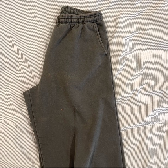 Aritzia Super Puff Super Fleece Oversized Sweatpants - washed green size M - Picture 9 of 9